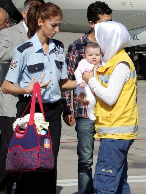 6 yaşındaki Zeynep 4 polis eşliğinde okula gitti! 15