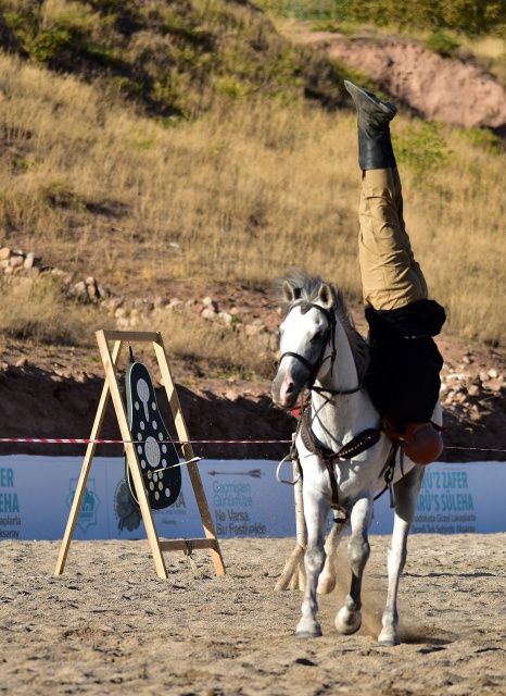"At üzerinde destanlar yazmış ecdadın torunlarıyız!" 12