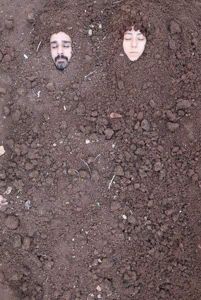 Diyarbakır'da bir grup sanatçı diri diri toprağa gömüldü! 1