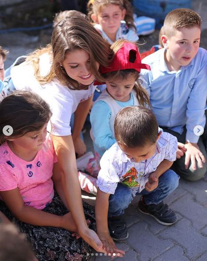 Amanda Cerny Kapadokya’da köy okulu boyadı! 6