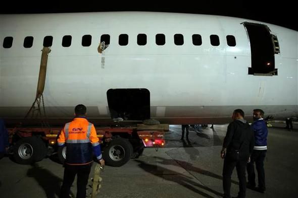 Türkiye'nin konuştuğu uçak dün gece nakledildi... 12
