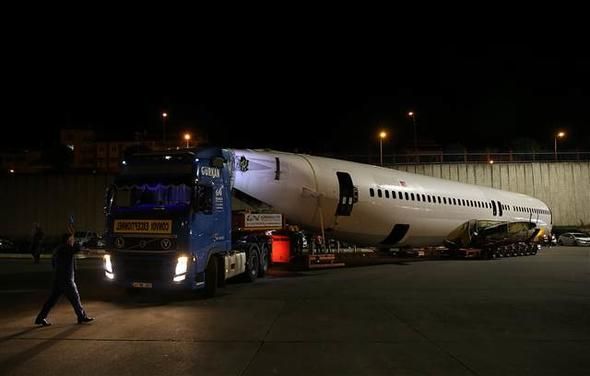 Türkiye'nin konuştuğu uçak dün gece nakledildi... 3