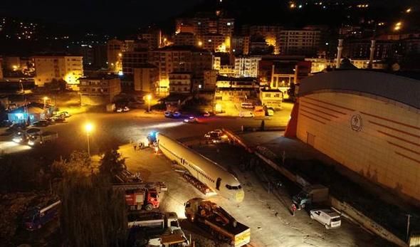 Türkiye'nin konuştuğu uçak dün gece nakledildi... 4