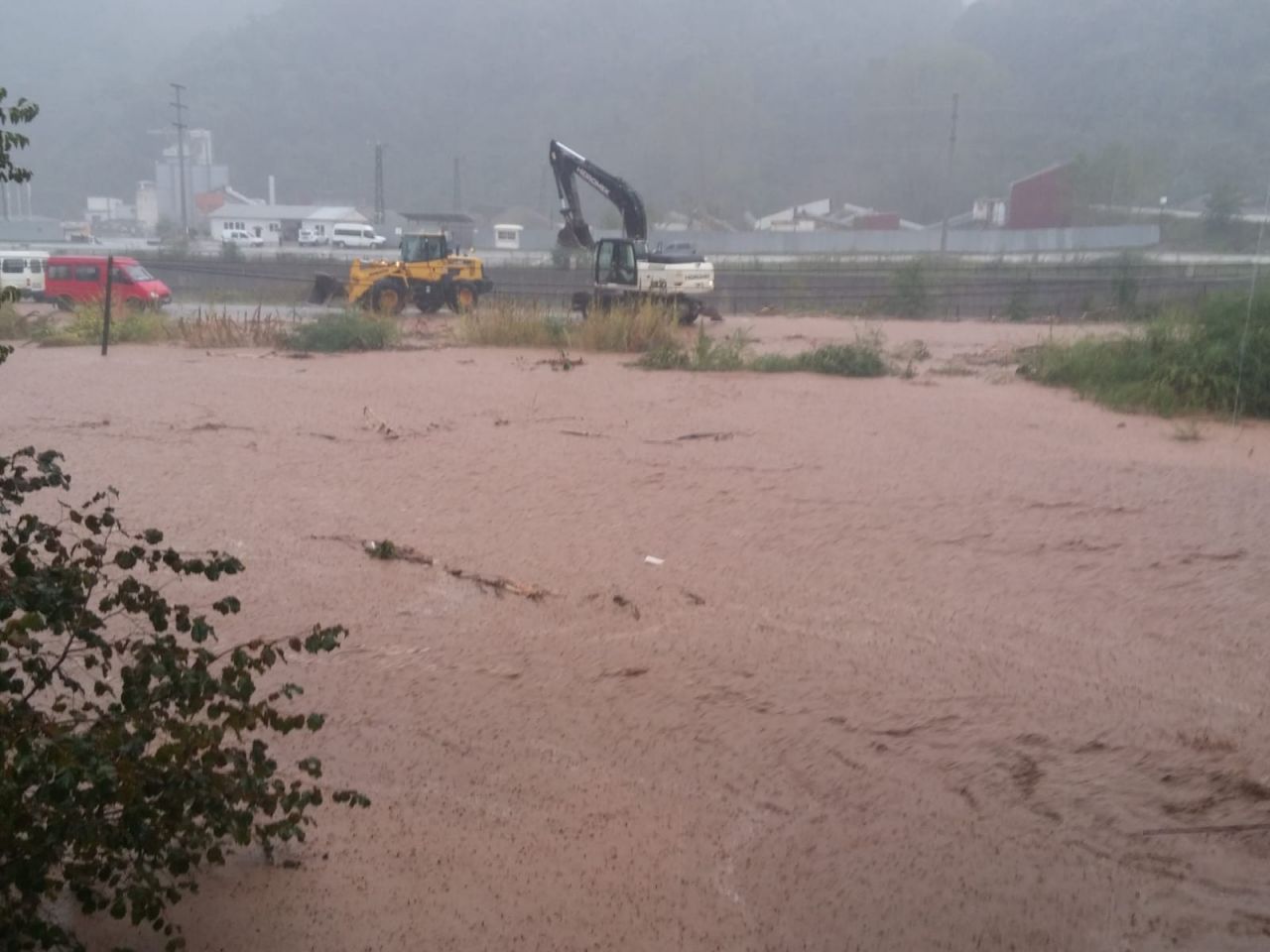 Trabzon'da hasar gün ağarınca ortaya çıktı! 11