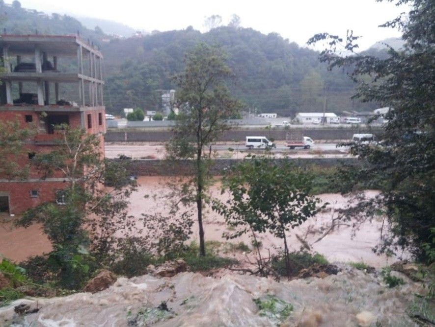 Trabzon'da hasar gün ağarınca ortaya çıktı! 12