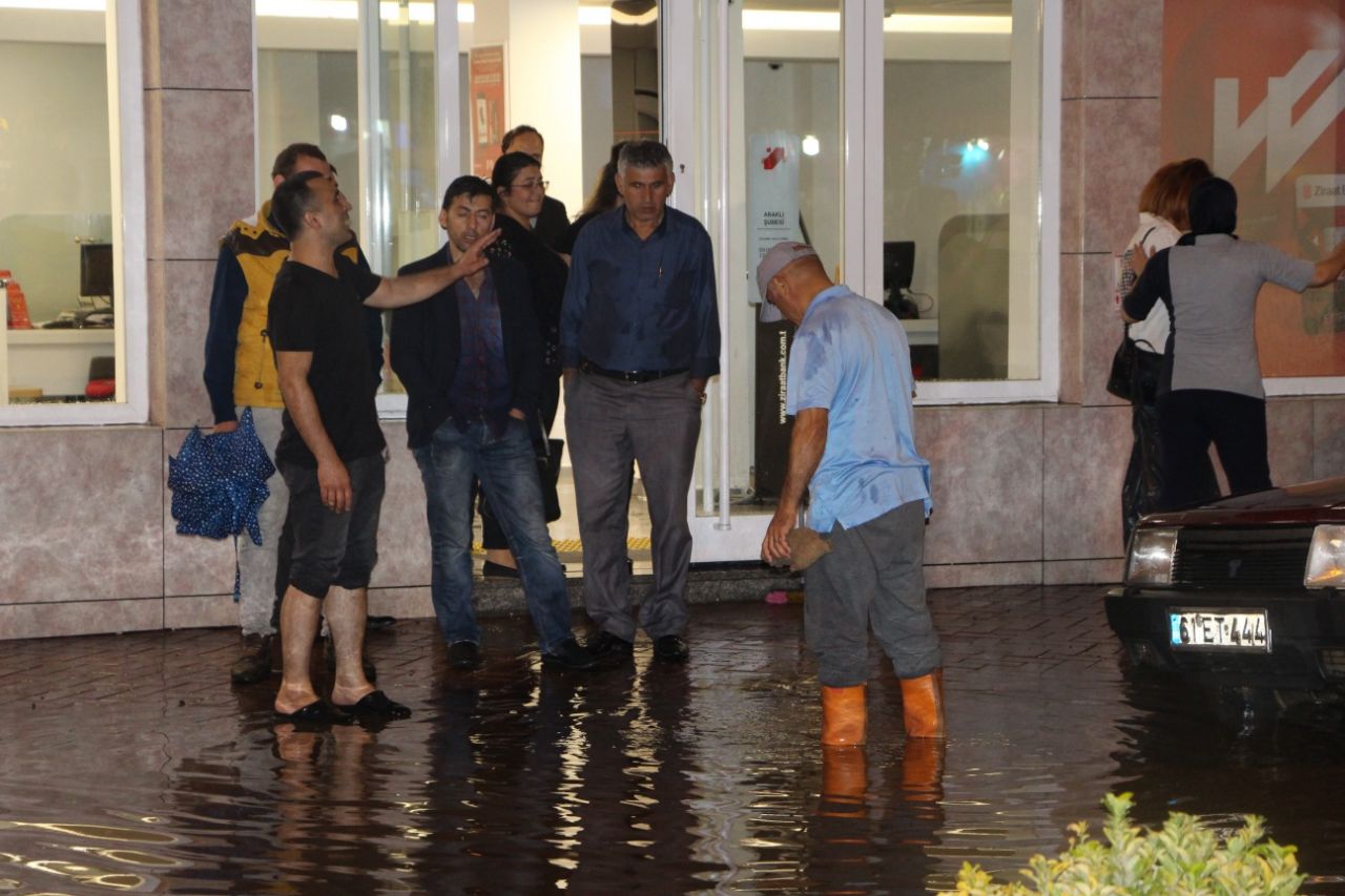 Trabzon'da hasar gün ağarınca ortaya çıktı! 7