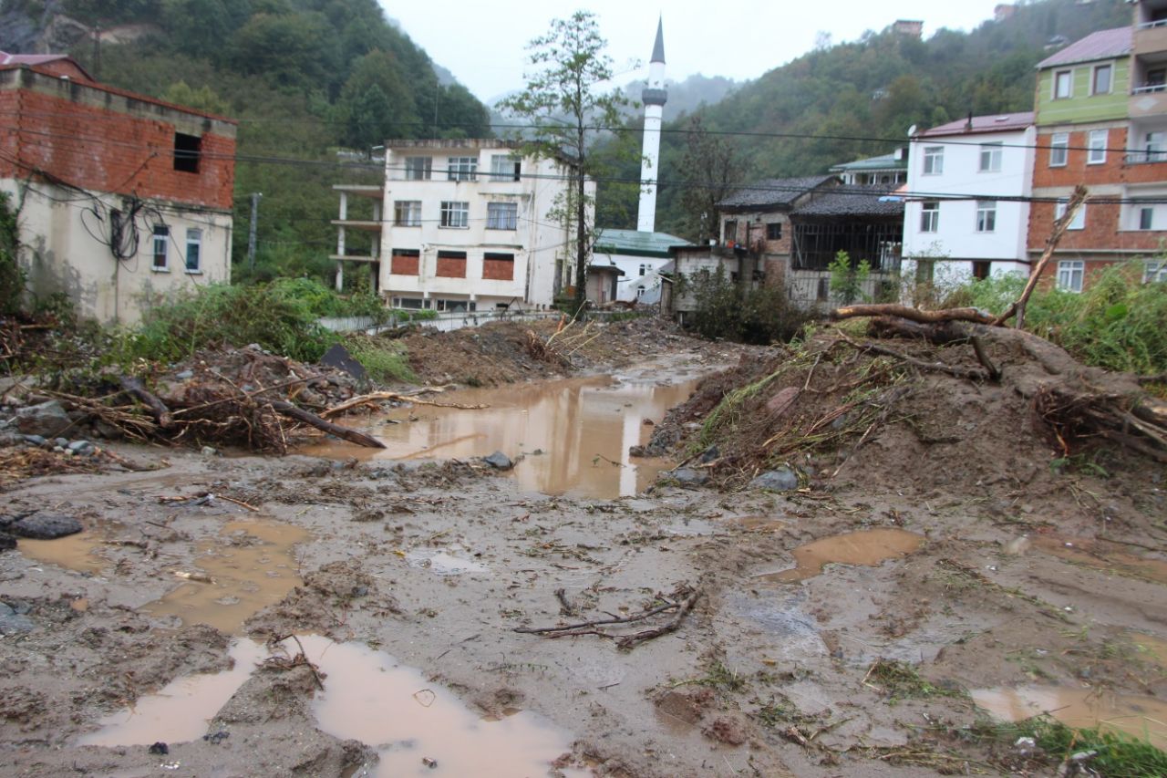 Trabzon'da hasar gün ağarınca ortaya çıktı! 19