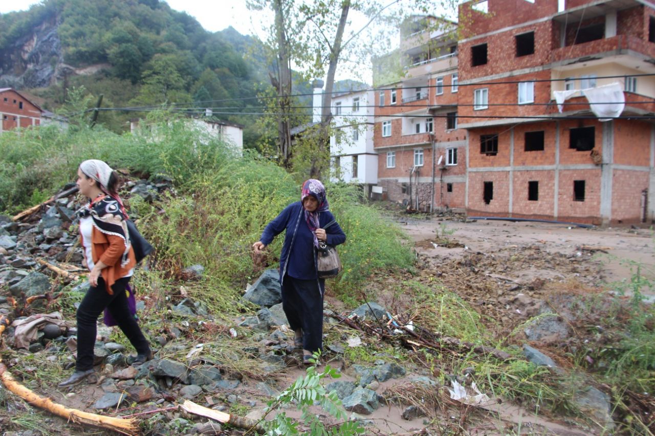 Trabzon'da hasar gün ağarınca ortaya çıktı! 29