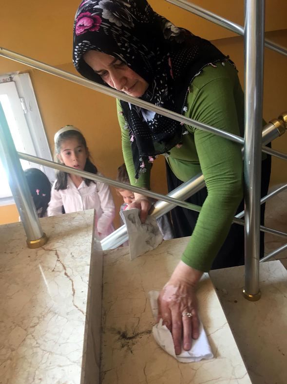 Üzerlerine kömür yağıyor! 11