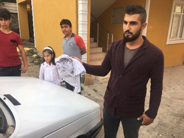 Üzerlerine kömür yağıyor! 3