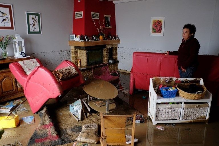 Şiddetli yağış 13 kişinin canına mal oldu! 15