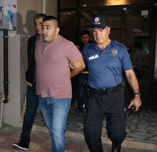 Çete lideri 4 kadınla yatakta enselendi! 6