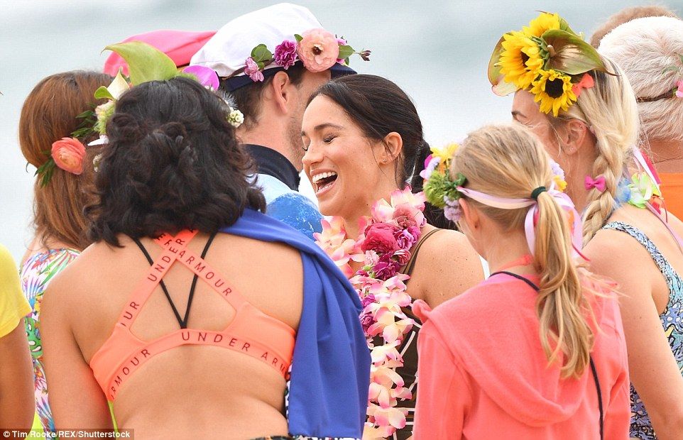 Düşes Meghan'dan Kraliyet bebeğine anne şefkati 24