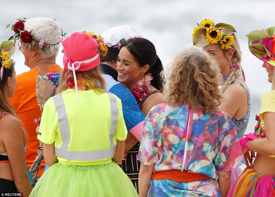 Düşes Meghan'dan Kraliyet bebeğine anne şefkati 30