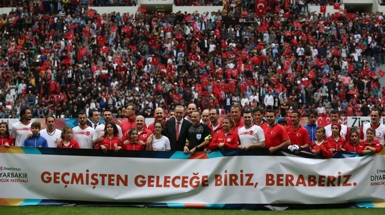 Cumhurbaşkanı Erdoğan 'Şöhretler Karması' maçında! 1