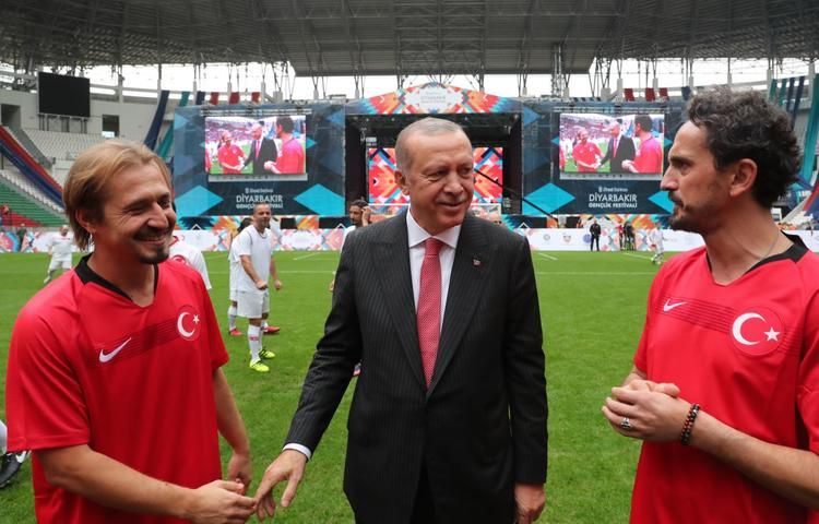 Cumhurbaşkanı Erdoğan 'Şöhretler Karması' maçında! 6
