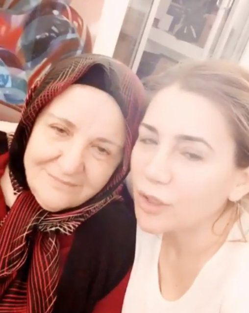 Can Yaman'ın yanındaki kişinin kim olduğuna çok şaşıracaksınız! 10