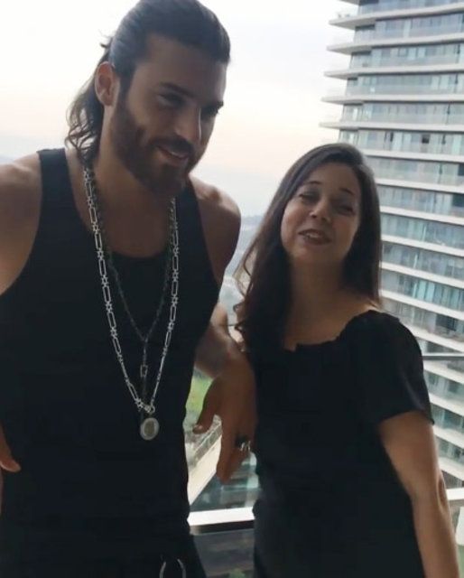 Can Yaman'ın yanındaki kişinin kim olduğuna çok şaşıracaksınız! 4