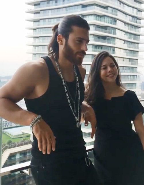 Can Yaman'ın yanındaki kişinin kim olduğuna çok şaşıracaksınız! 2