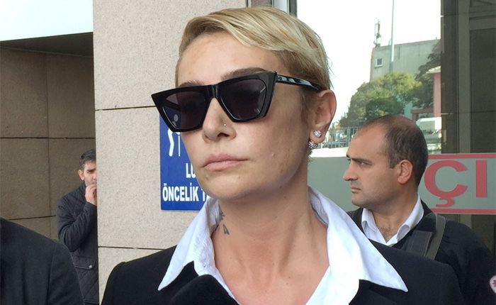 "Çok ciddi ruhsal problemleri var. Durup dururken parmağımı kırdı!" 5