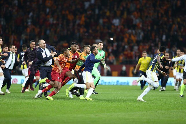 Maç bitti, yumruklar havada uçuştu! 1