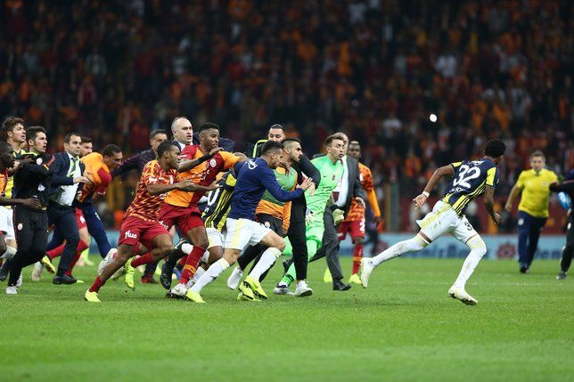 Maç bitti, yumruklar havada uçuştu! 2