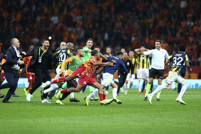 Maç bitti, yumruklar havada uçuştu! 11