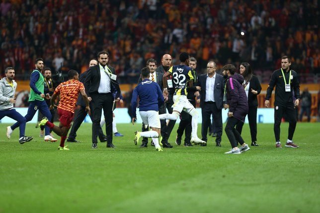 Maç bitti, yumruklar havada uçuştu! 7