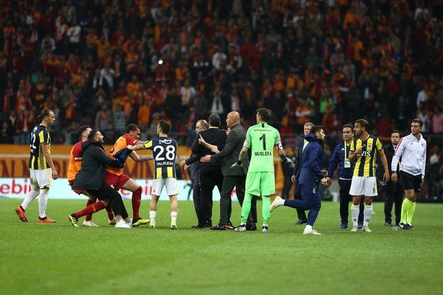 Maç bitti, yumruklar havada uçuştu! 5