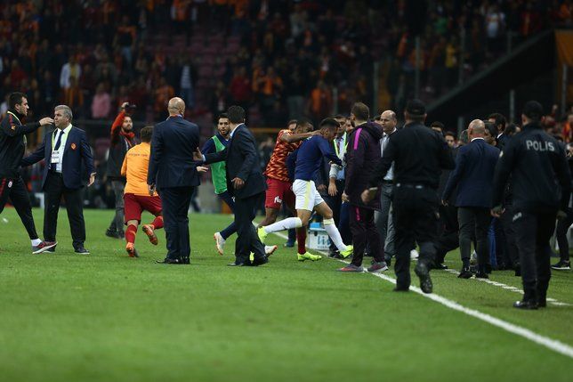 Maç bitti, yumruklar havada uçuştu! 6