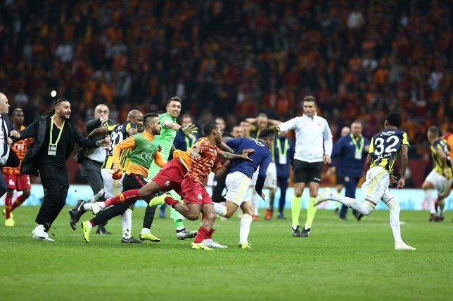 Maç bitti, yumruklar havada uçuştu! 10