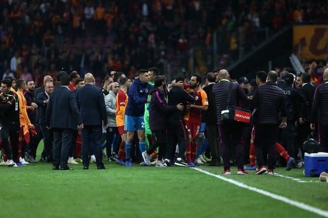 Maç bitti, yumruklar havada uçuştu! 3