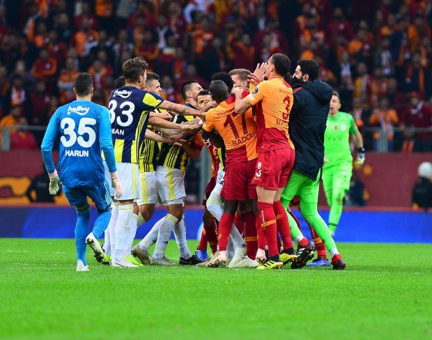 Maç bitti, yumruklar havada uçuştu! 17
