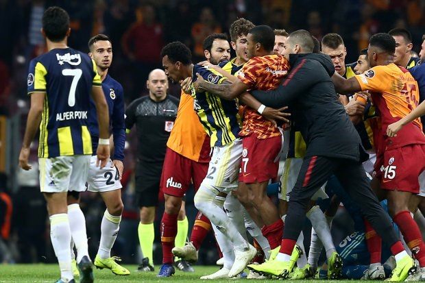 Maç bitti, yumruklar havada uçuştu! 15