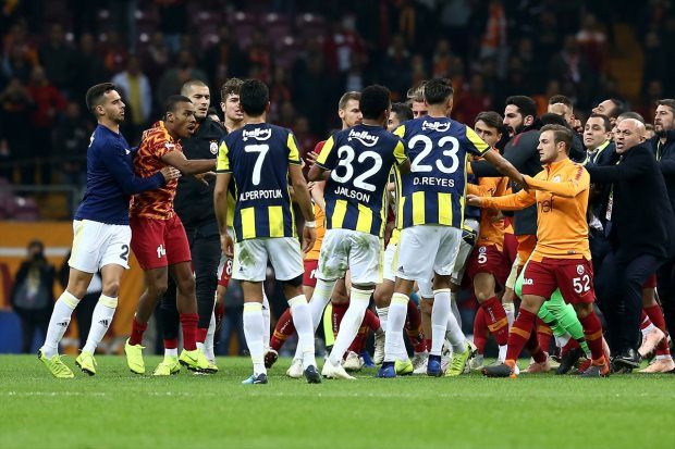 Maç bitti, yumruklar havada uçuştu! 16