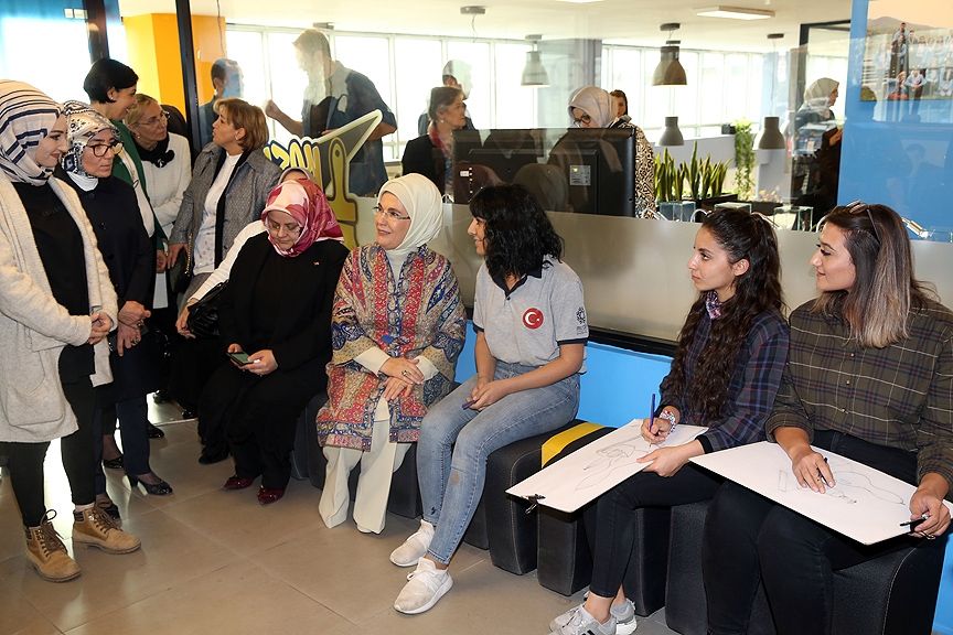 Emine Erdoğan Mardin'de gençlerle bir araya geldi! 1