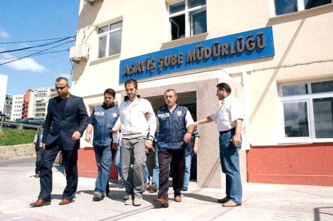 Yolu cezaevinden geçen ünlüler! 5