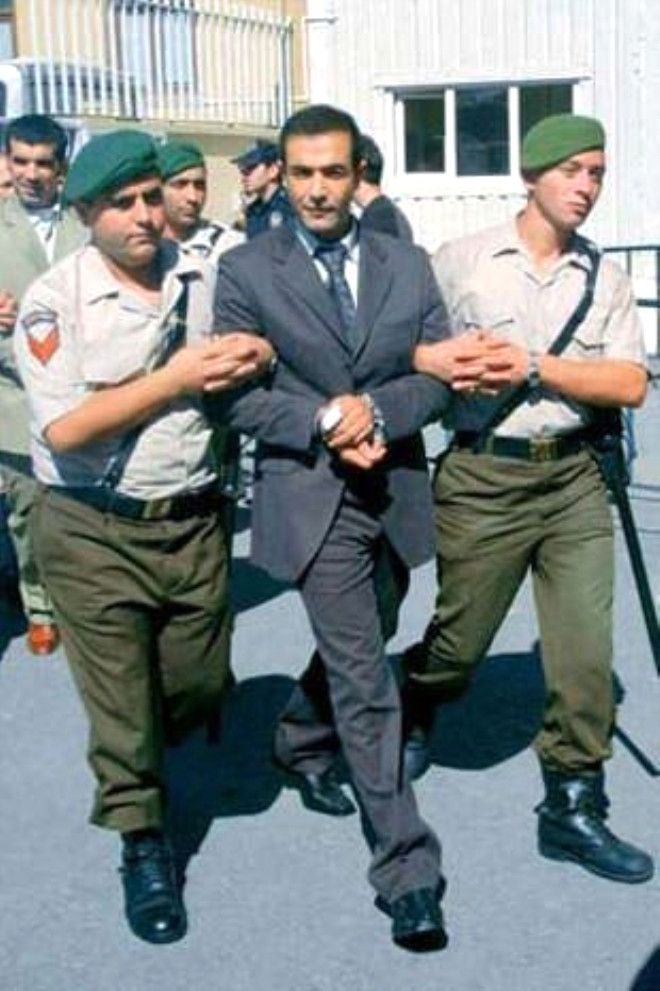 Yolu cezaevinden geçen ünlüler! 9
