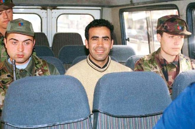 Yolu cezaevinden geçen ünlüler! 8