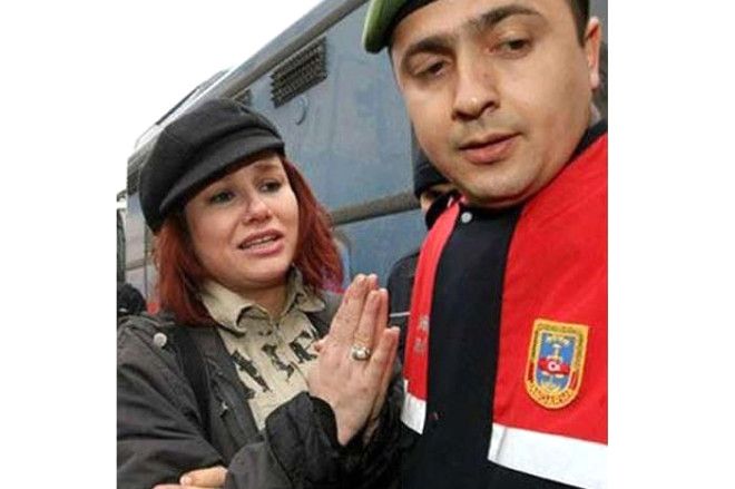 Yolu cezaevinden geçen ünlüler! 14