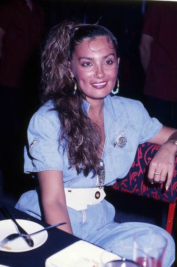 80'lerin ünlü yıldızı 56 yaşında podyuma çıkıyor! 12