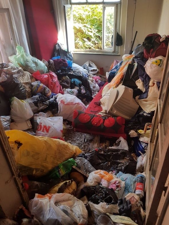 Yalnız adamın evinden çıkanlar pes dedirtti! 2