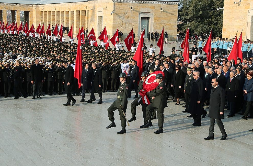 Ata'nın huzurunda samimi görüntüler! 3
