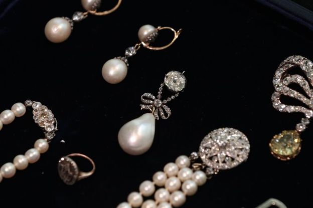 Marie Antoinette'nin kolyesi rekor fiyata satıldı! 5