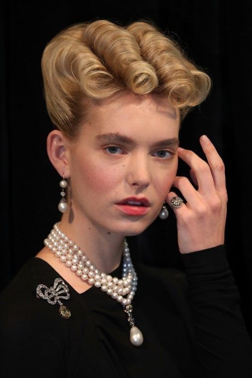 Marie Antoinette'nin kolyesi rekor fiyata satıldı! 1