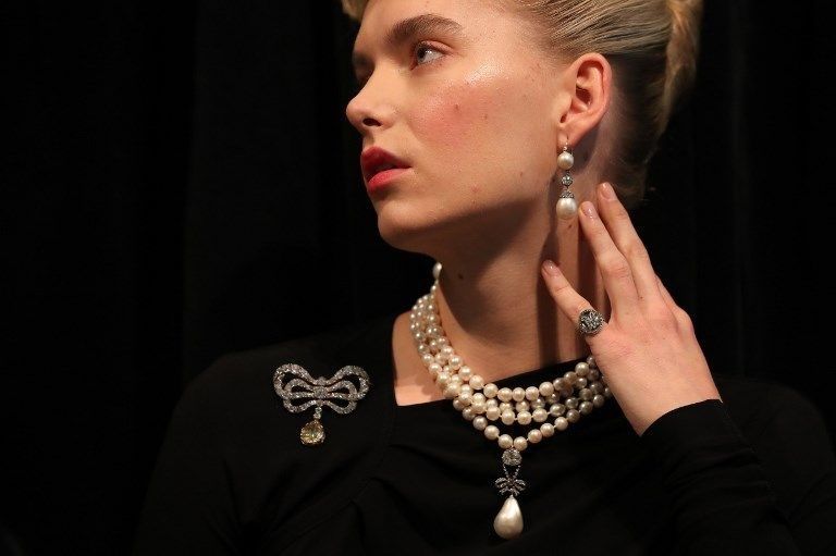 Marie Antoinette'nin kolyesi rekor fiyata satıldı! 2