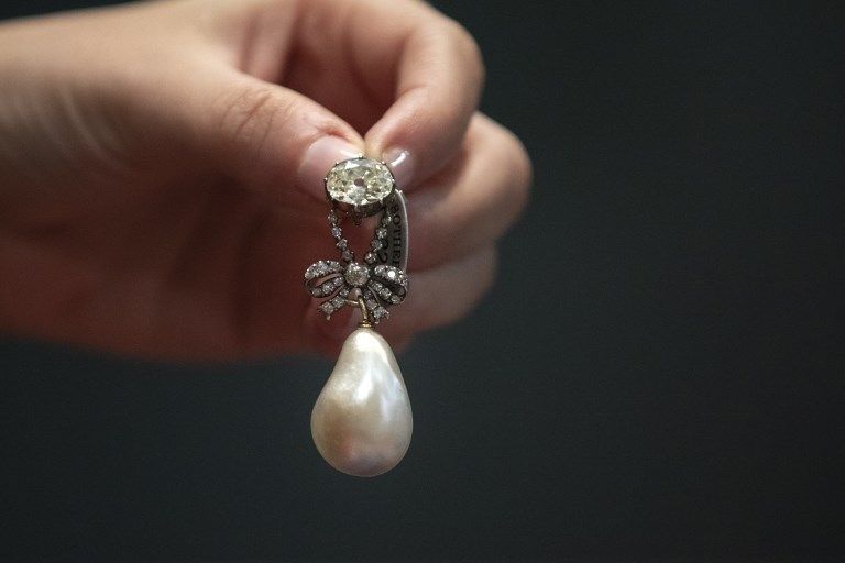 Marie Antoinette'nin kolyesi rekor fiyata satıldı! 3