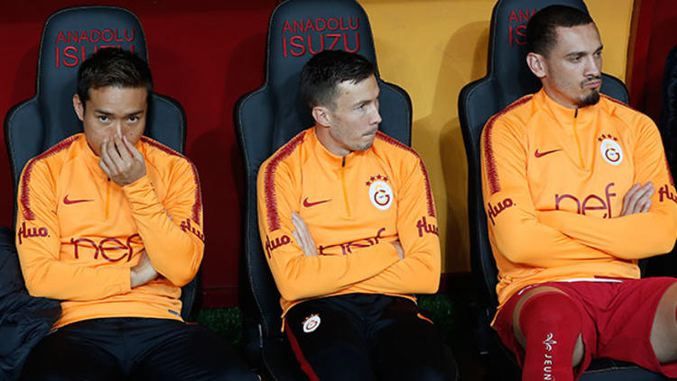Formsuzluğu ile eleştiriliyordu! Eşi evi terk etti 2