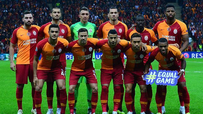 Formsuzluğu ile eleştiriliyordu! Eşi evi terk etti 8
