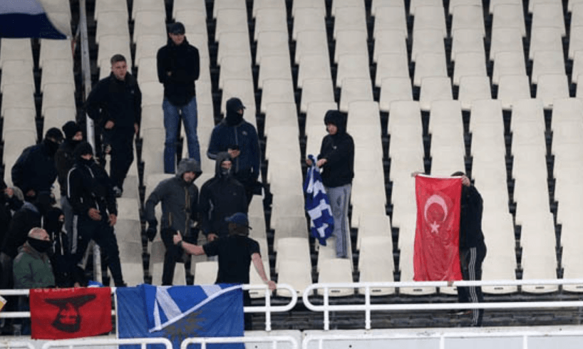 Tribünde Türk bayrağı yaktılar... 2